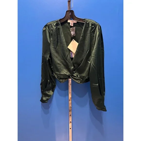 Emerald Satin-Like Wrap Top By Spring + Mercer XL - Picture 1 of 4